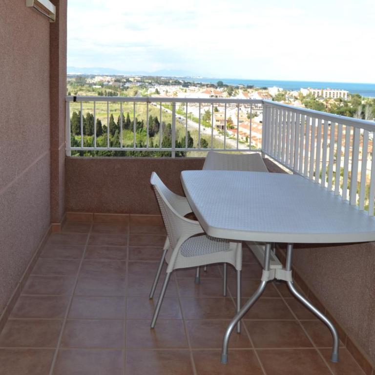 Apartamento Con Preciosas Vistas Al Mar,WIFI y piscina de temporada - Apartment - 2