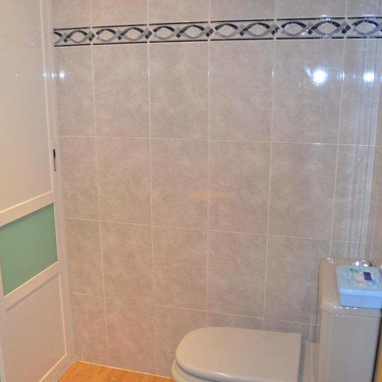 Apartamento Con Preciosas Vistas Al Mar,WIFI y piscina de temporada - Apartment - 13