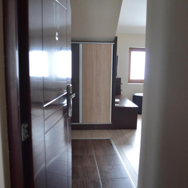 Apartment Penjisevic - Apartment with Mountain View - 2