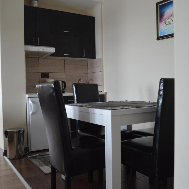 Apartment Penjisevic - Apartment with Mountain View - 7