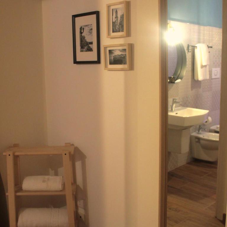 DeShome Guest House - Camera Matrimoniale Deluxe - 8
