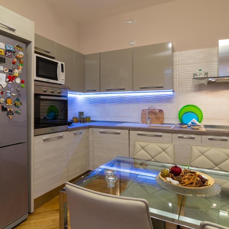 Elegant Flat at Municipio by Napoliapartments - Appartamento Deluxe con 1 Camera da Letto - 17