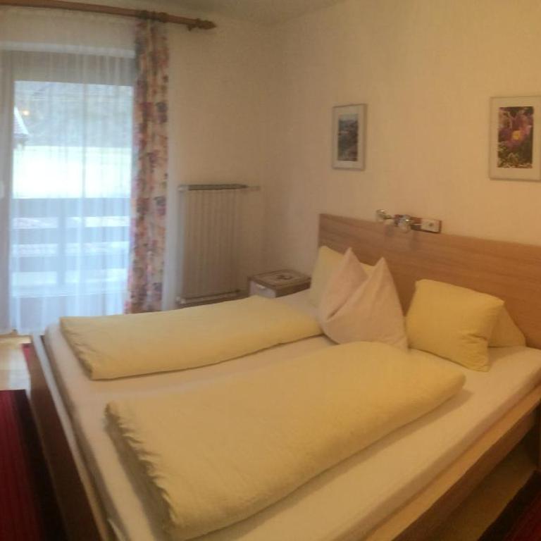 Haus Gamsblick - Doppelzimmer mit Gemeinschaftsbad - 1