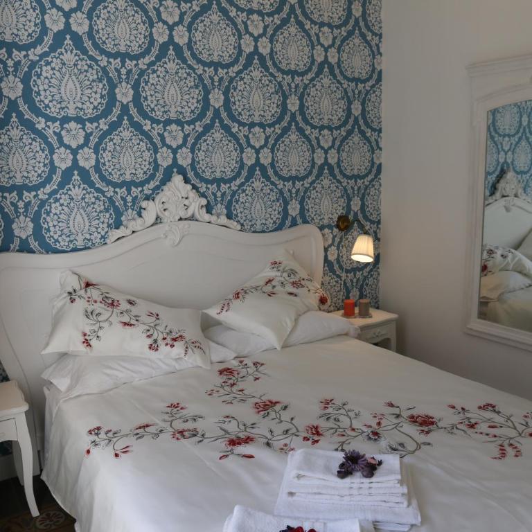Aitna B&B - Superior King Room - 1