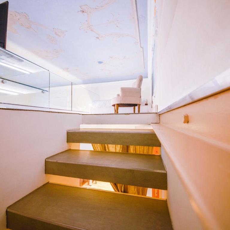 1Dest - Living The Dream - Loft - 24