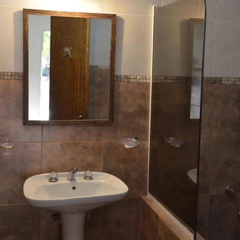 Complejo de Cabañas Pach - Flo - Habitación Familiar con baño - 4