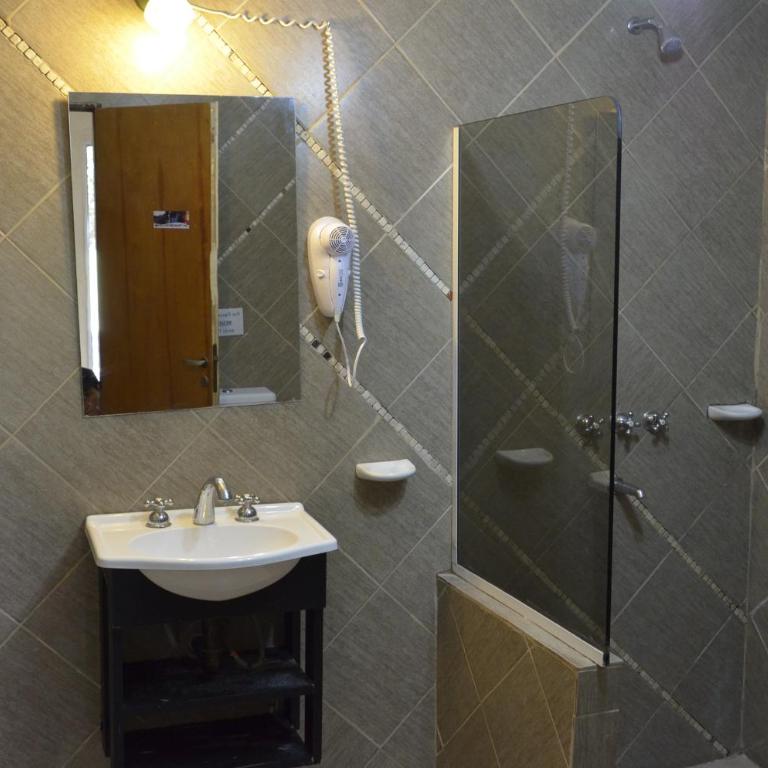 Complejo de Cabañas Pach - Flo - Habitación Familiar con baño - 4