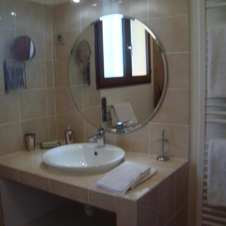 Chambres d'hôtes Les Palmiers de la Cité - Dreibettzimmer mit Badewanne - 2