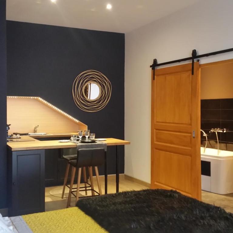 La Gourgasse Vieille - Studio - Vue sur Piscine - 9