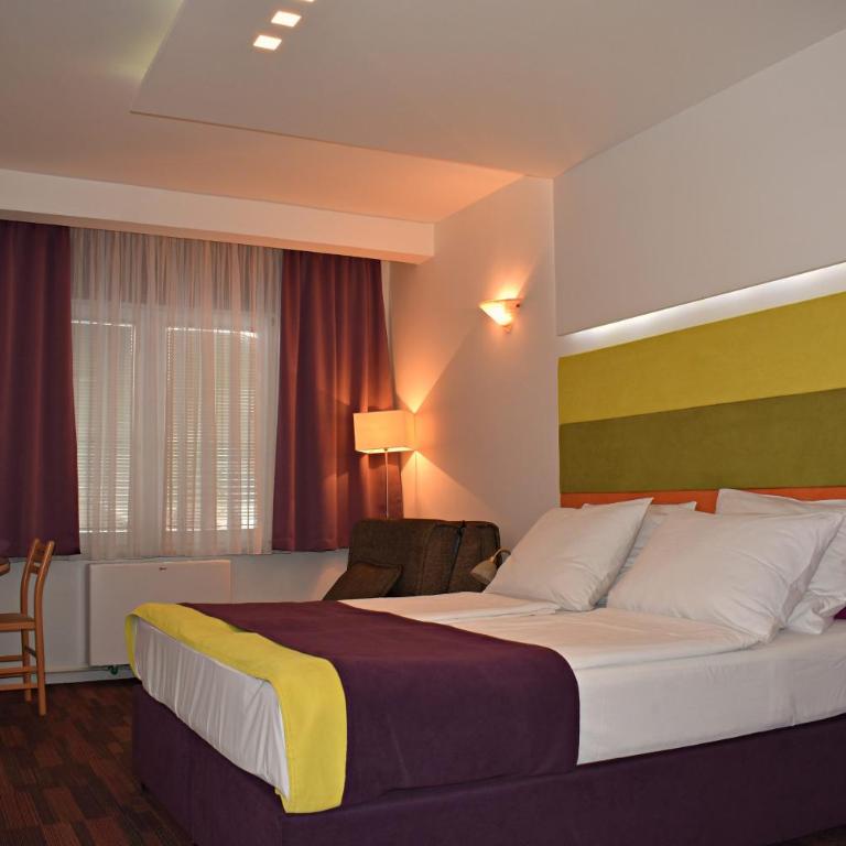 Hotel Hecco - Dvokrevetna Soba sa Bračnim Krevetom - 2