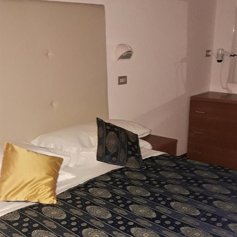 Hotel Venus - Triple Room with Balcony - 3