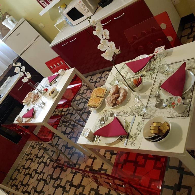 Central Suites Catania - Queen Room with Balcony - 26