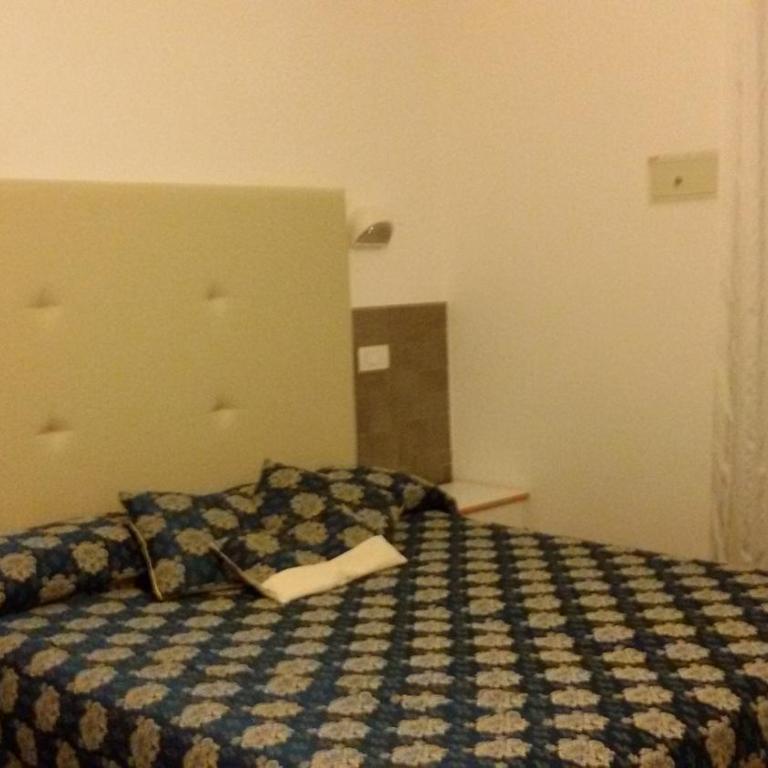 Hotel Venus - Double Room with Balcony - 2