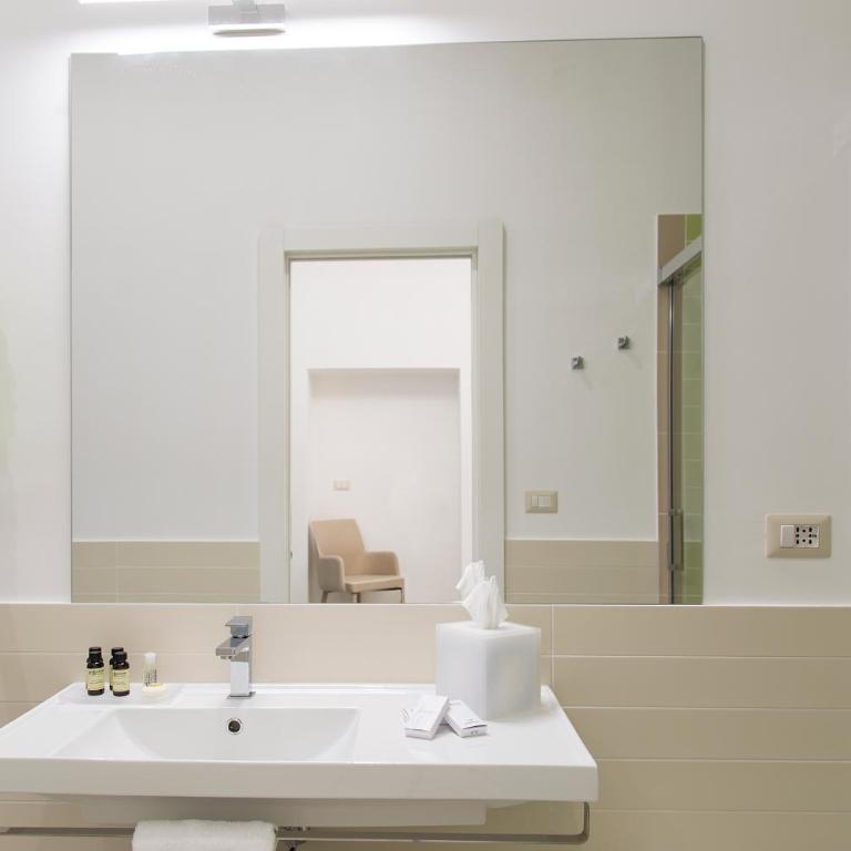 The Five Rooms Napoli - Camera Tripla Comfort - 10