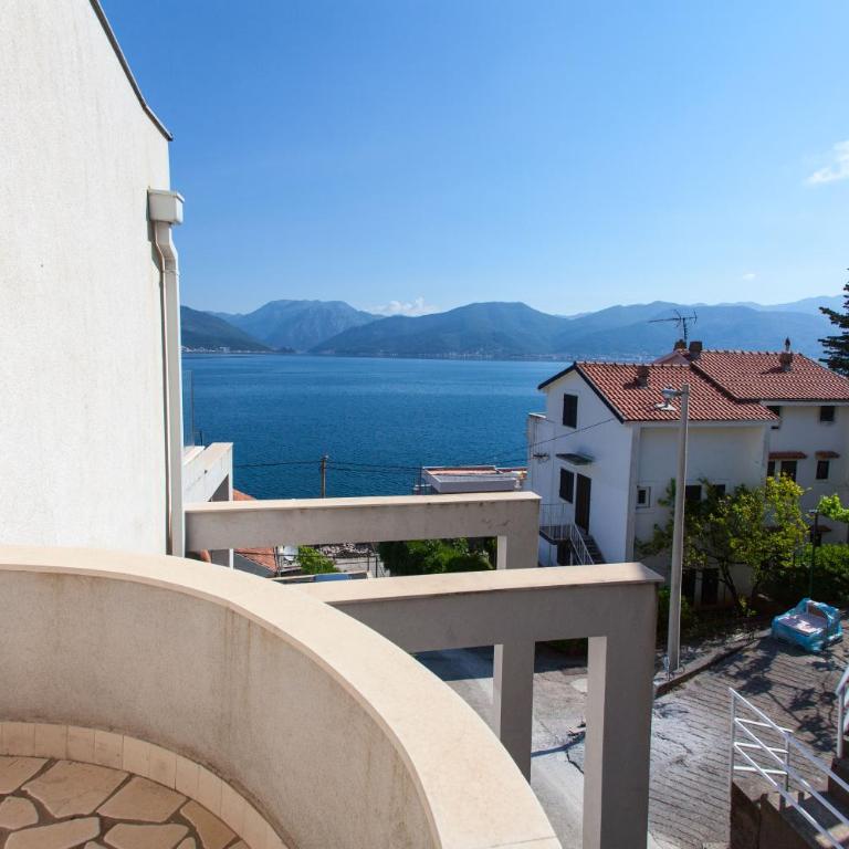Apartmani Snezana Krašići - Two-Bedroom Apartment with Balcony and Sea View - 6