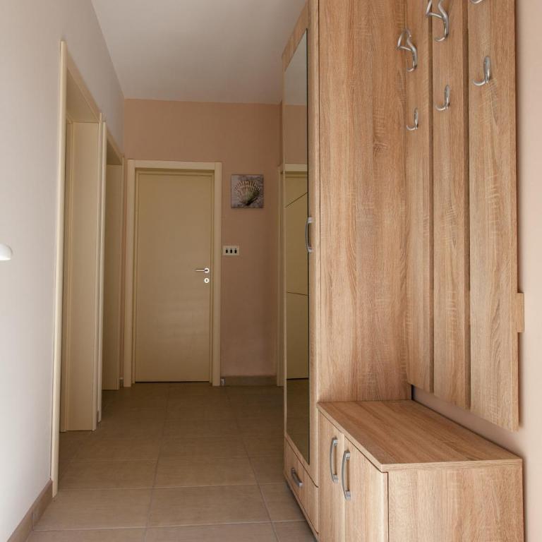 Apartmani Snezana Krašići - Two-Bedroom Apartment with Balcony and Sea View - 12