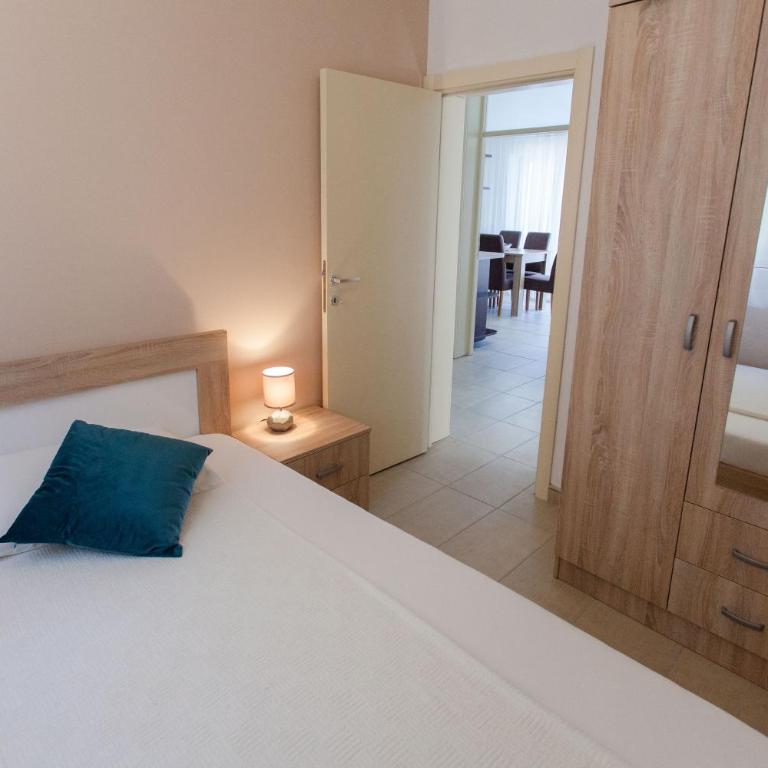 Apartmani Snezana Krašići - Two-Bedroom Apartment with Balcony and Sea View - 10