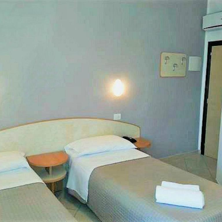 Hotel Prestige - Camera Matrimoniale con Balcone e Vista Giardino - 5