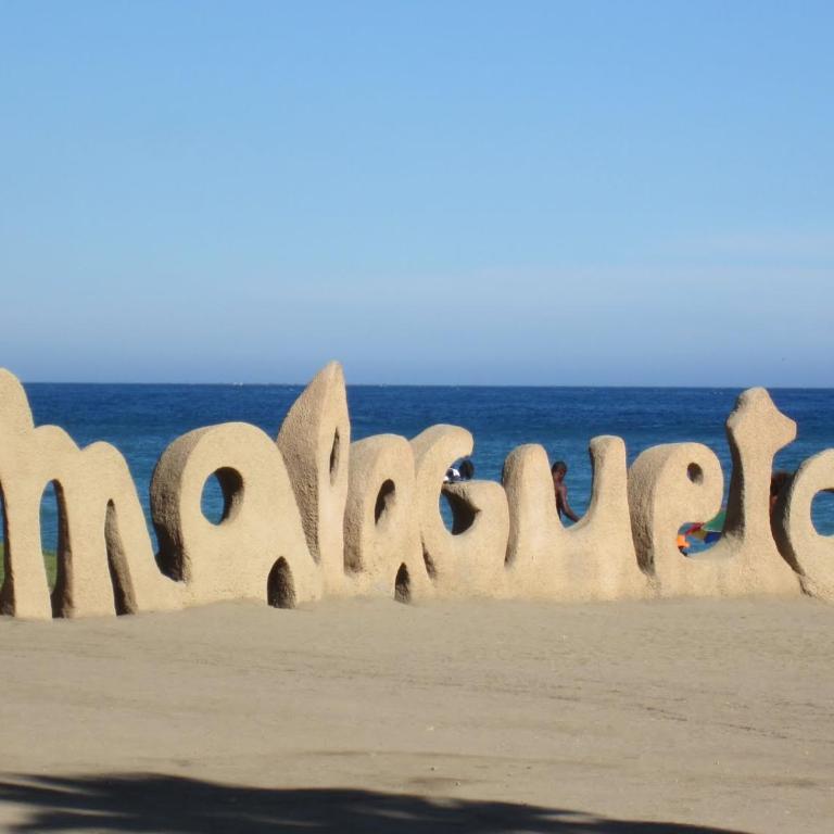 Living4Malaga Centro Histórico y Playa - Muelle Uno One-Bedroom Apartment Blue - 1