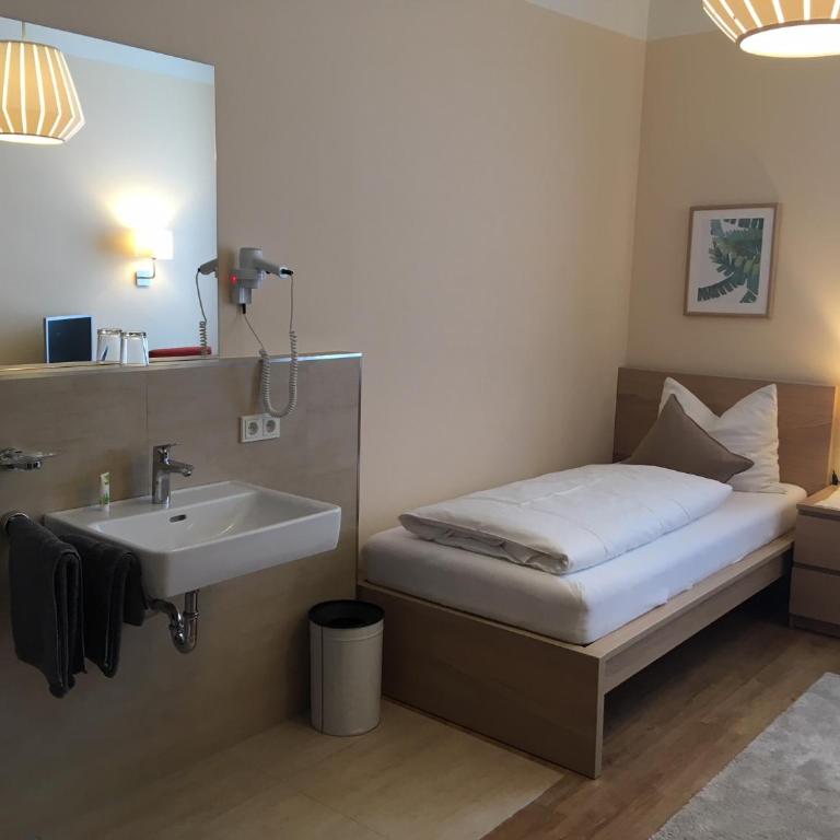 Hotel Plainbrücke | self check-in - Einzelzimmer mit Gemeinschafts-WC - 3