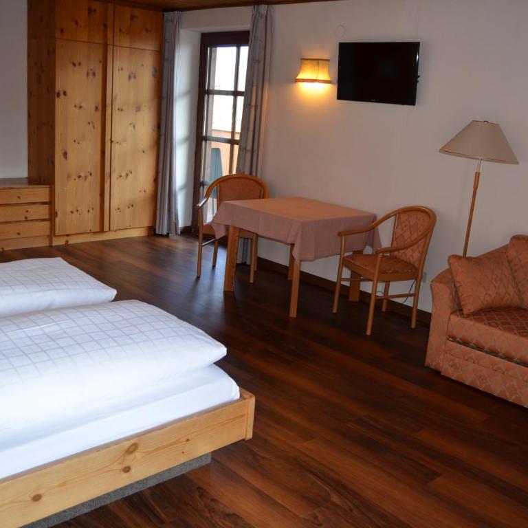 Hotel Eden Guesthouse - Dreibettzimmer mit Balkon - 3