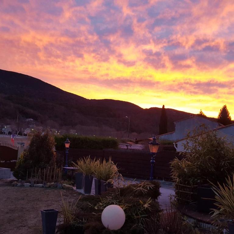 Les Bambous B&B - Doppelzimmer mit Poolblick - 37