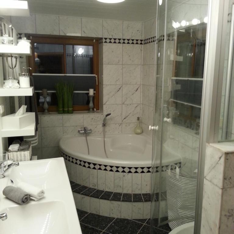 Ferienwohnung Wiesmühlstrasse - Apartment mit Balkon - 16