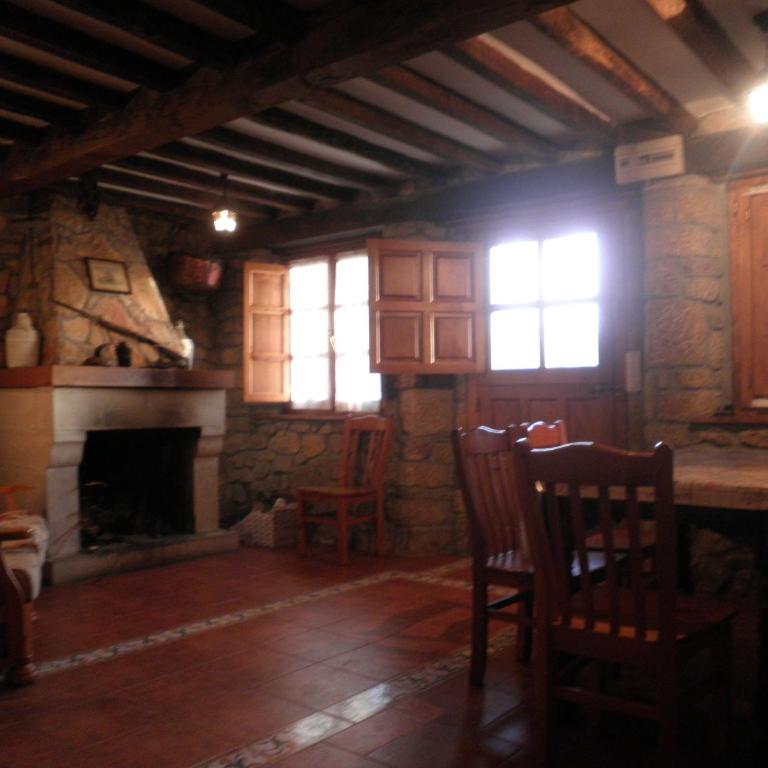 Casa de Aldea La Ablanera - Four-Bedroom House - 4