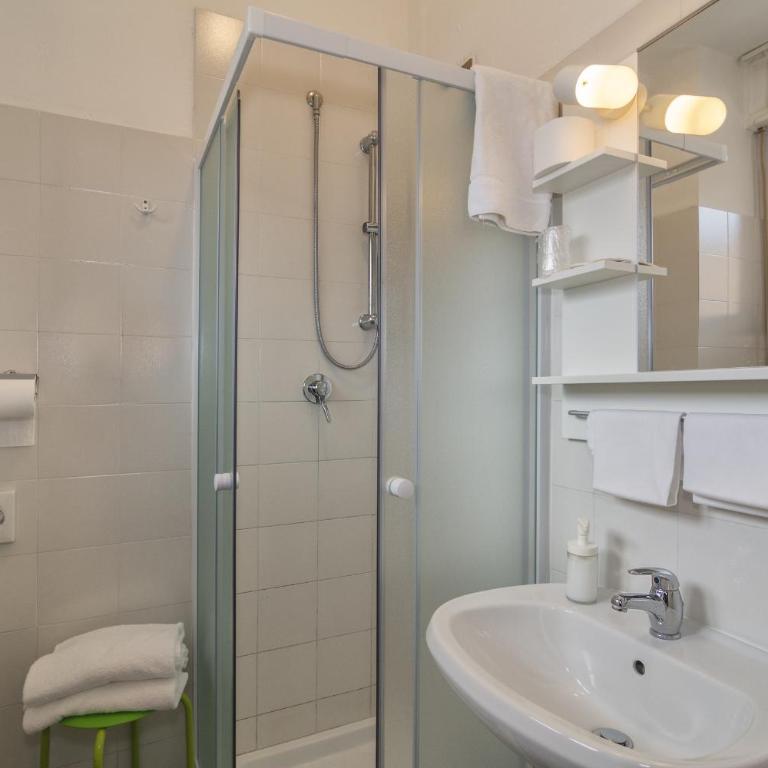 Hotel Cecile - Camera Tripla - 2