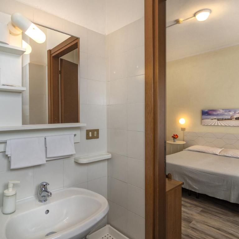 Hotel Cecile - Camera Tripla - 7