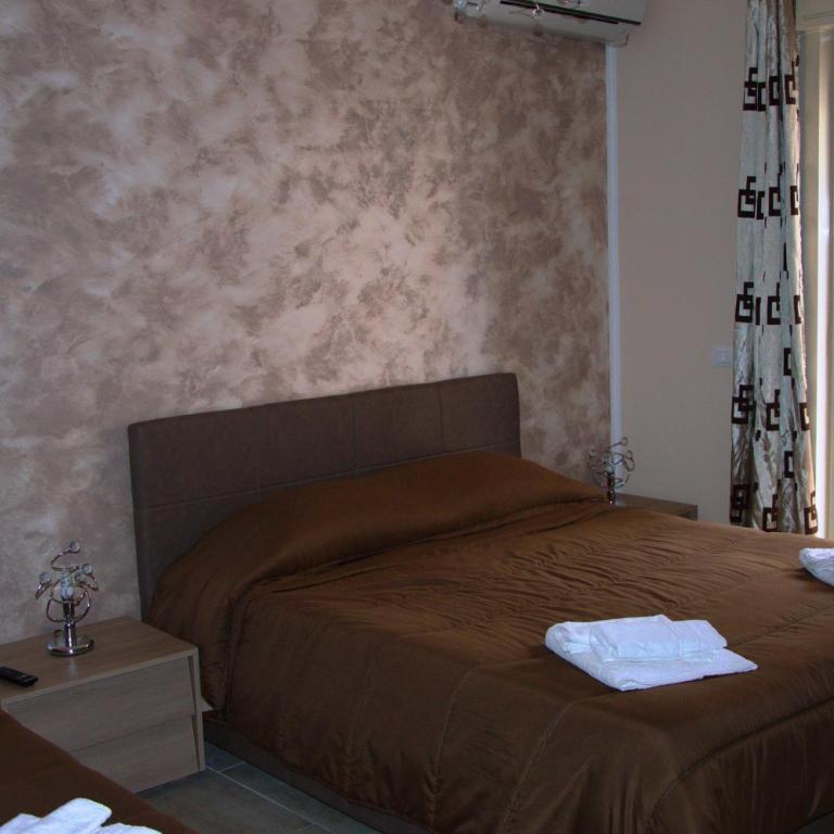 B&B Palermo Sole & Cultura - Camera Tripla con Bagno Privato Esterno - 3
