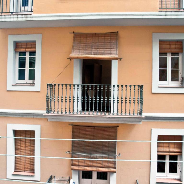 Barceloneta Suites Apartments Market - Apartment with Balcony - 9
