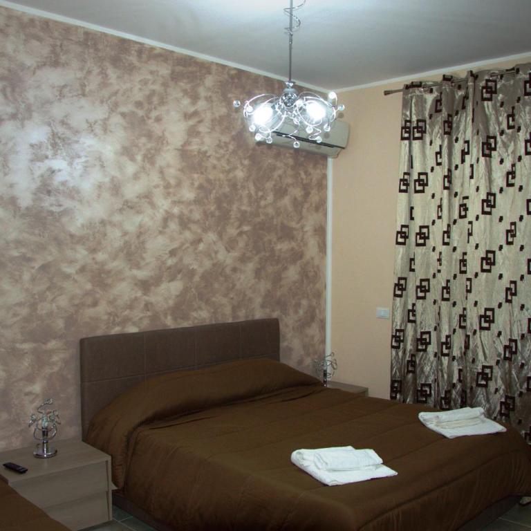 B&B Palermo Sole & Cultura - Camera Tripla con Bagno Privato Esterno - 1