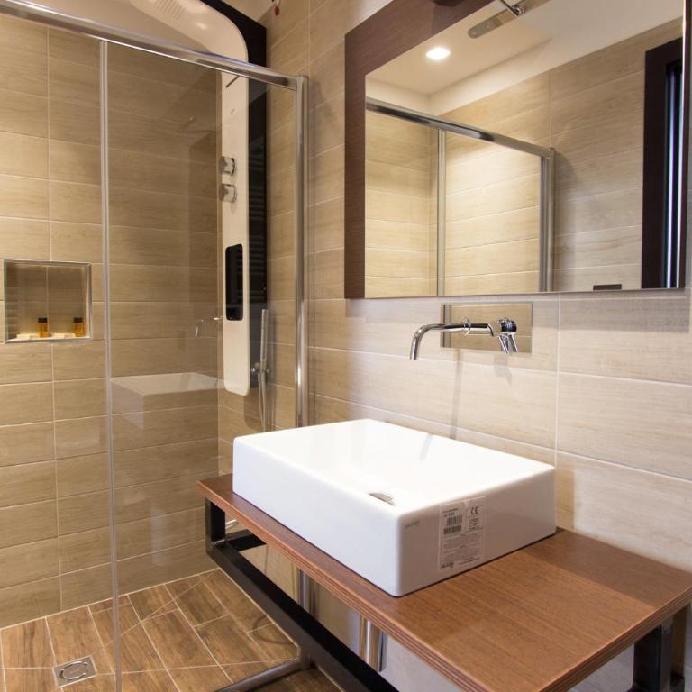 Arena Luxury Rooms - Superior Double or Twin Room with City View - 3