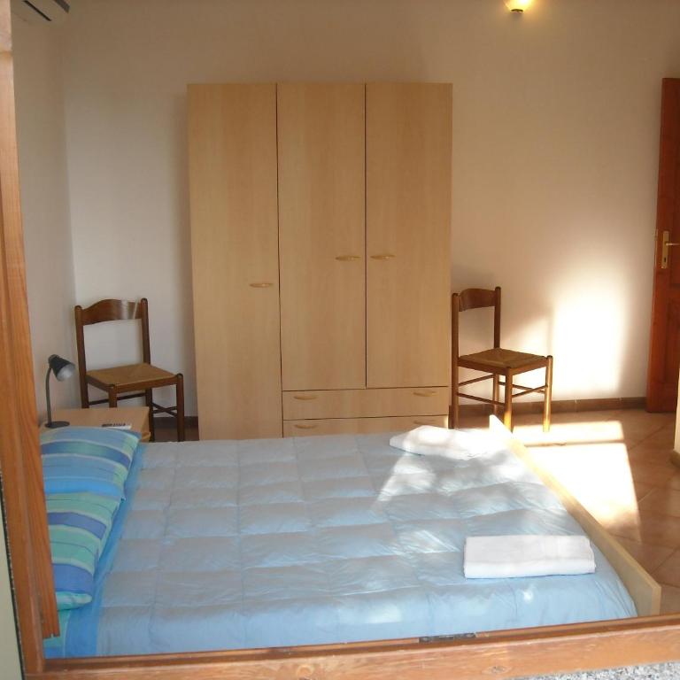 Agriturismo Depalmas - Camera Matrimoniale con Bagno Privato - 13