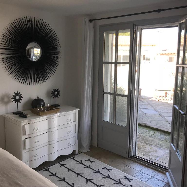 Maison l'Etrier - Chambre Double - Vue sur Piscine - 4