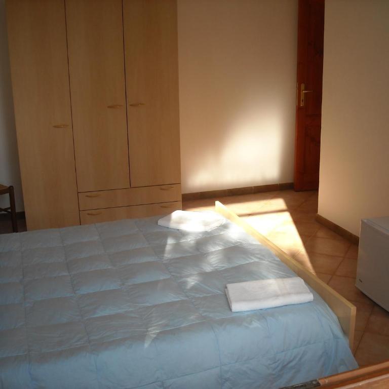 Agriturismo Depalmas - Camera Matrimoniale con Bagno Privato - 10