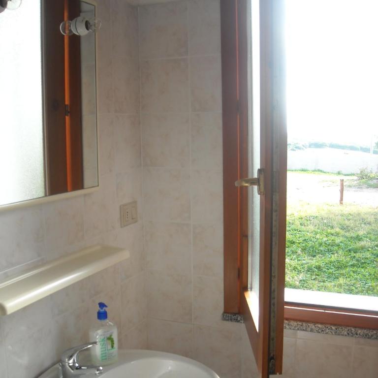 Agriturismo Depalmas - Camera Matrimoniale con Bagno Privato - 7