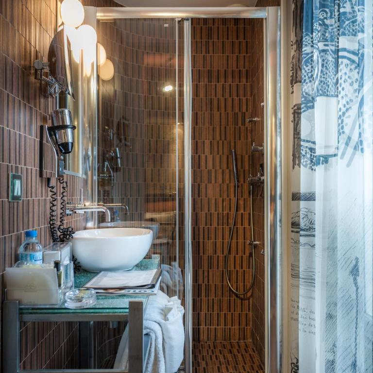 Apostrophe Hôtel - Chambre Double Standard avec Douche à Jets d'Hydromassage - 10