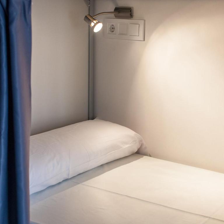St Christopher's Inn Barcelona - Bed in 8-Bed Dormitory Room - 2