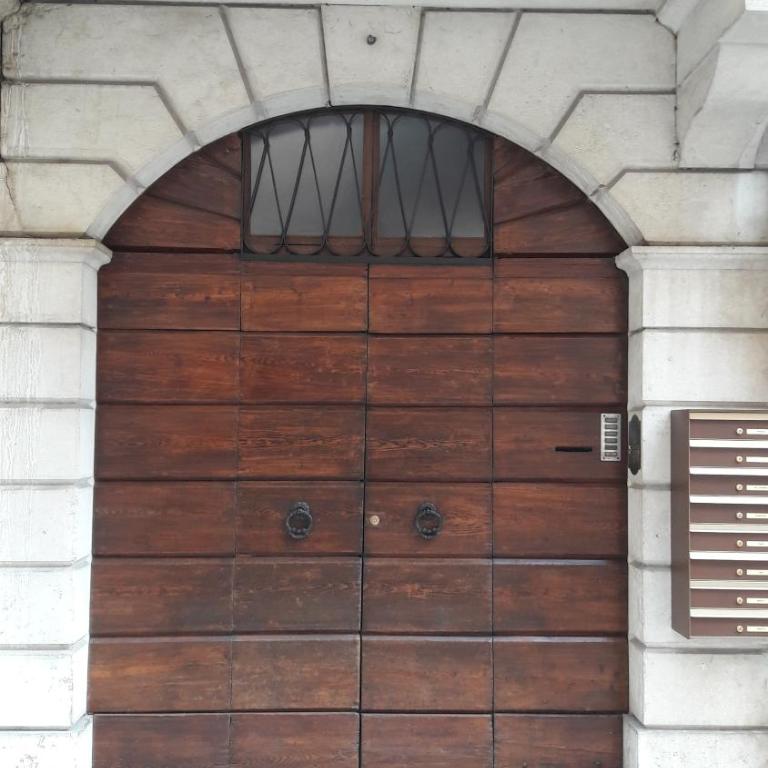 Centre 2 bedroom Flat - Two-Bedroom Apartment - 17