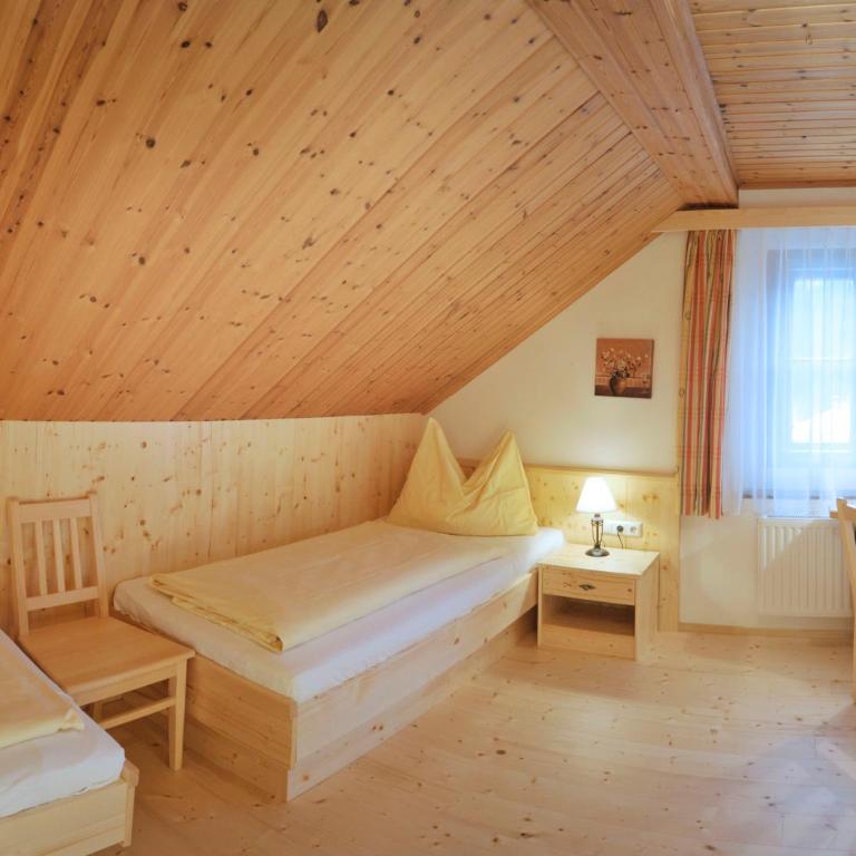 Kolping-Ferienhaus - Doppelzimmer mit Gemeinschaftsbad - 7