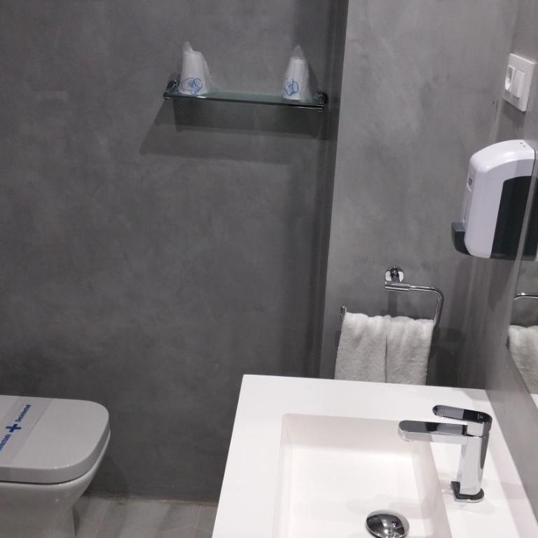 Hostal Tilos - Double or Twin Room - 24