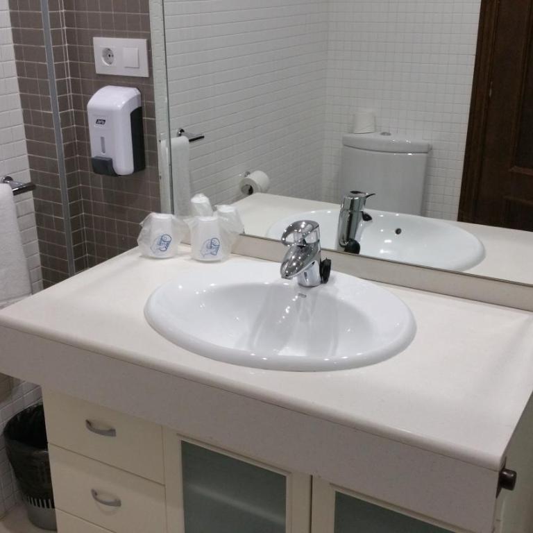 Hostal Tilos - Double or Twin Room - 7