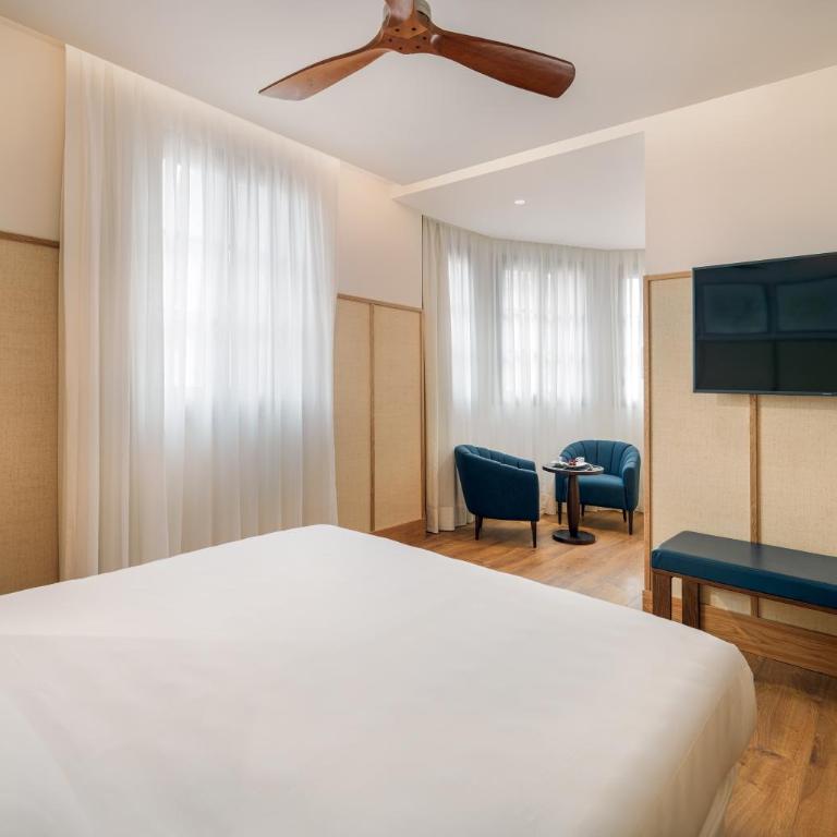 H10 Madison 4* Sup - Double Room with City View - 5
