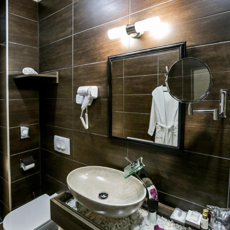 Garni Hotel Zen free parking - Porodična Soba - 9