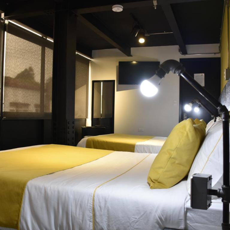 HOTEl LA PORRA - Habitación Doble Deluxe - 2 camas dobles - 3