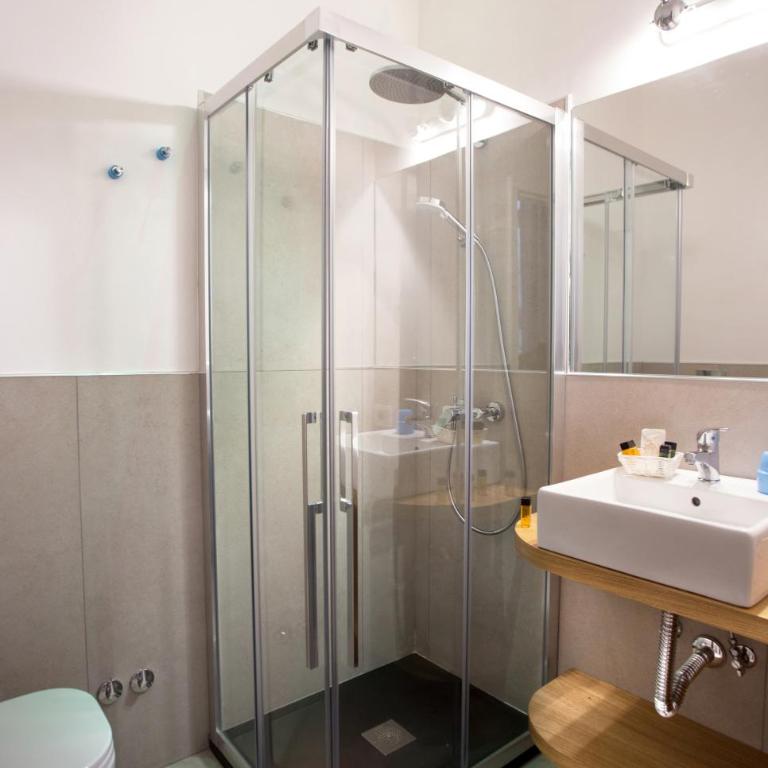 ToledoStation B&B - Camera Matrimoniale Superior con Bagno Privato e Balcone - 34