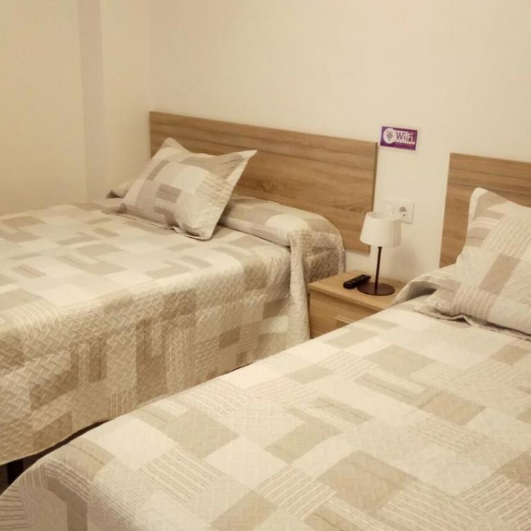 Hostal Tilos - Triple Room - 3