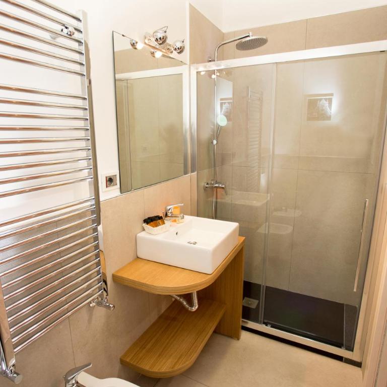 ToledoStation B&B - Camera Matrimoniale Superior con Bagno Privato e Balcone - 7